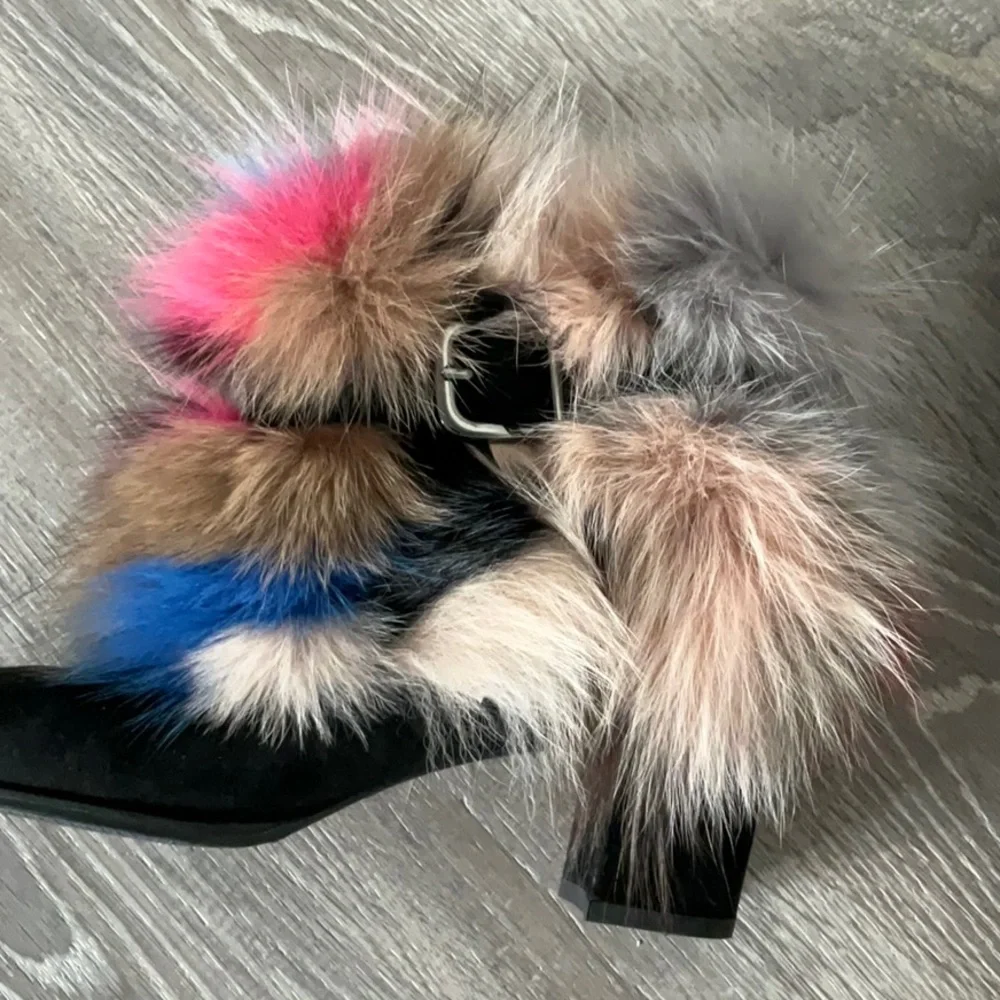 Stuart Weitzman - Picture 3 of 3